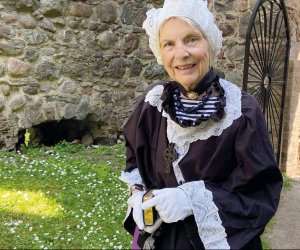 Ingrid Roeseler im Stiftdamenkostüm in Lindower Kloster
