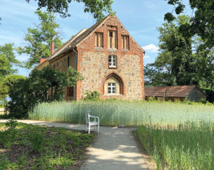Das Lindower Kloster mit Parkanlage